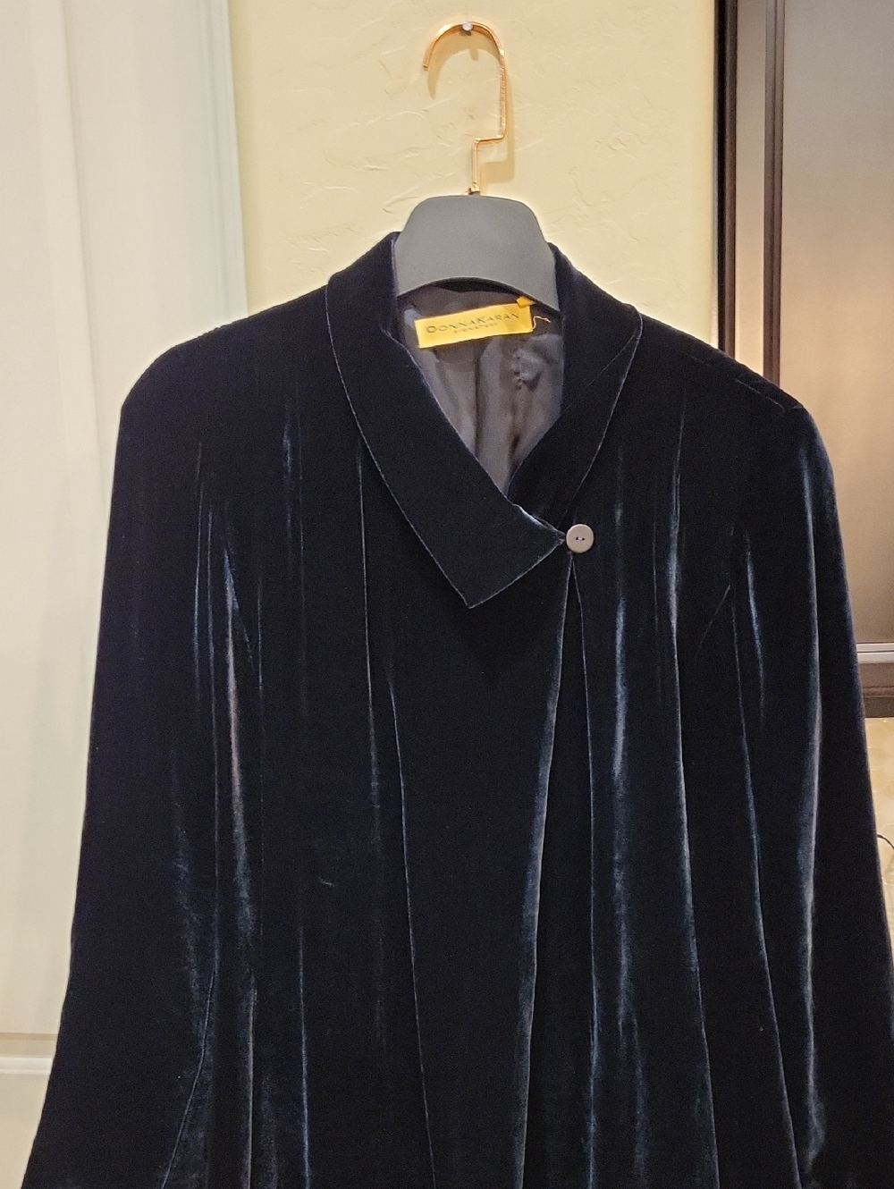 Vintage DONNA KARAN SILK VELVET black Jacket Sz 8